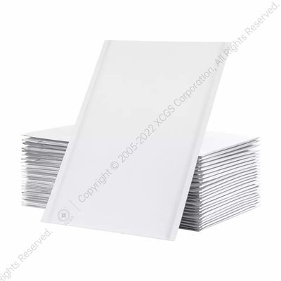 Papel Kraft à prova d'água impressão flexográfica Sacos de compras rosa Kraft Bubble Mailers
